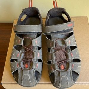 Teva close toe sports shoe